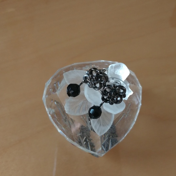 Earrings - Picture 2 of 5